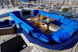 BAIURDO VI - Center Cockpit and Dining Area